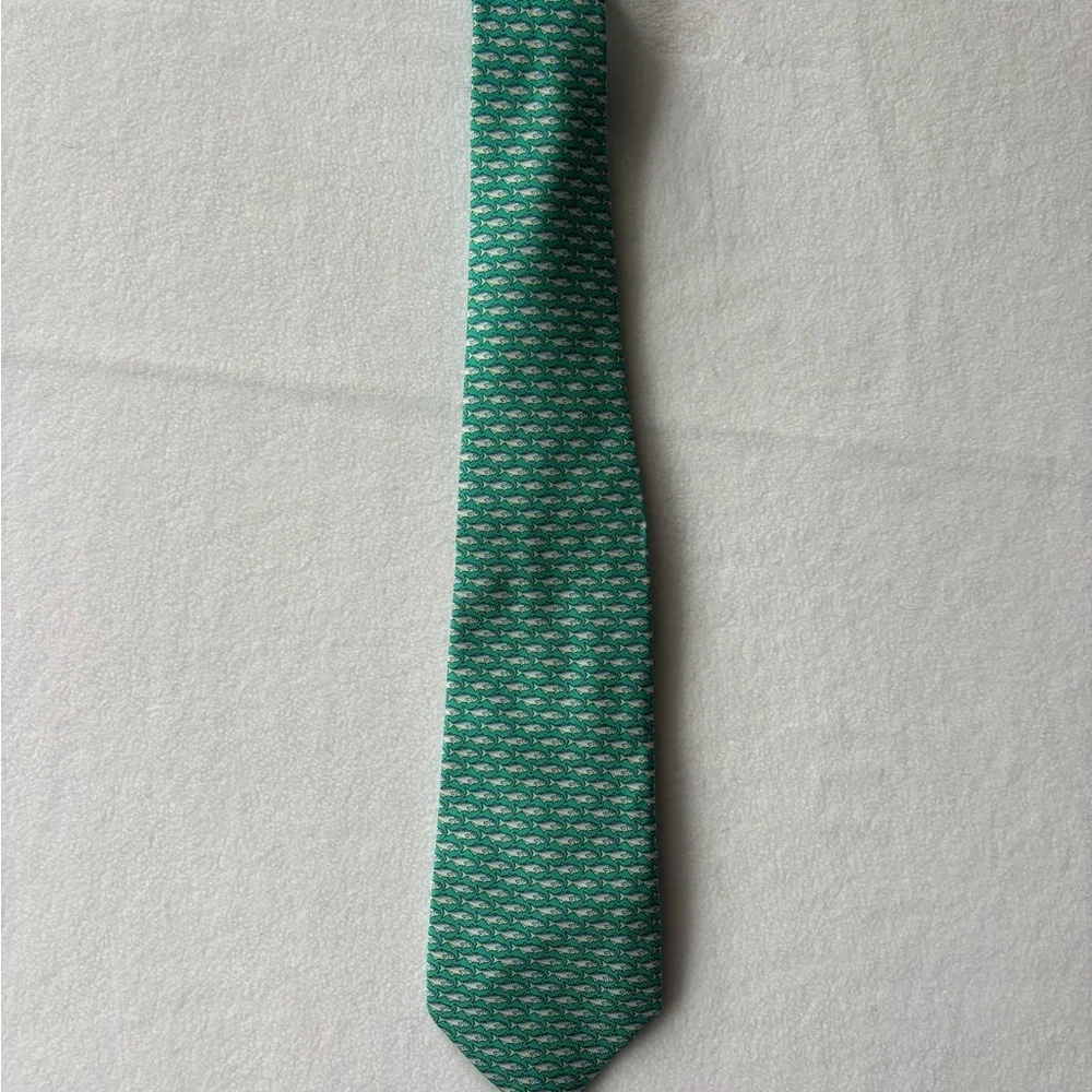 Vineyard Vines Teal Fish Design Tie